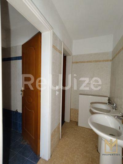 Photo 16,Μπάνιο,ΠΏΛΗΣΗ,Επαγγελματικό,Γραφείο,204τ.μ,€305,000,Σαρωνίδα